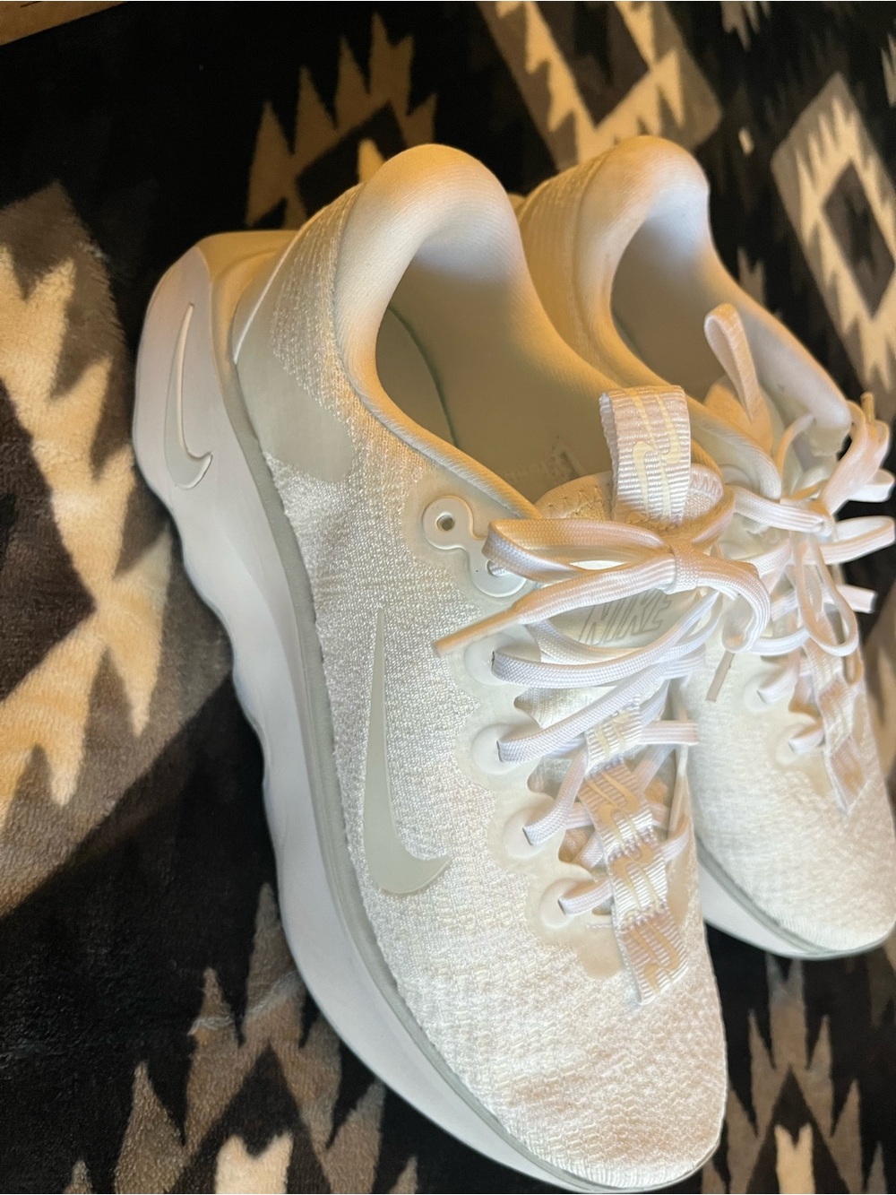 Nike Women's All-White Knit Running Sneakers. NIKE MOTIVA WMNS
"SUMMIT WHITE"